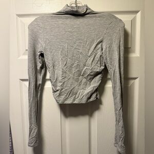 Crop Shop Boutique. Gray Long Sleeve Women's cropped turtleneck. XS